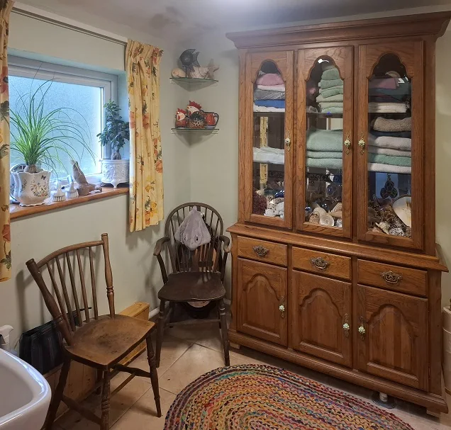 Finally, a Bathroom — photograph 14