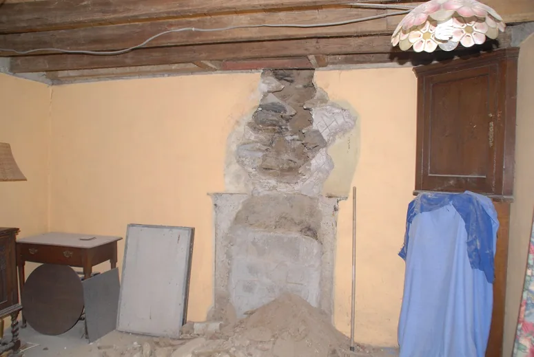 Chimneys and Fireplaces. — photograph 1